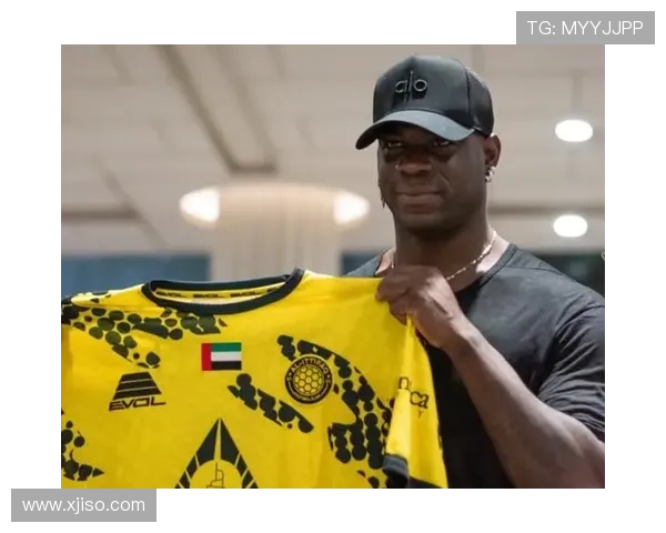 迪拜协作晒照巴洛特利将披9号